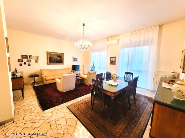 4 LOCALI VIA GOLDONI